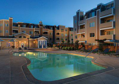Building Photo - Lovely and updated top floor 1/1 condo wit...