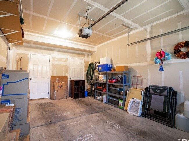 Building Photo - Beautiful Riverton Townhome w 1 car garage...