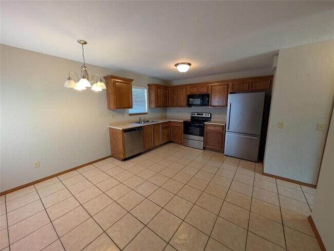Building Photo - 3201 Lois Arlene Cir