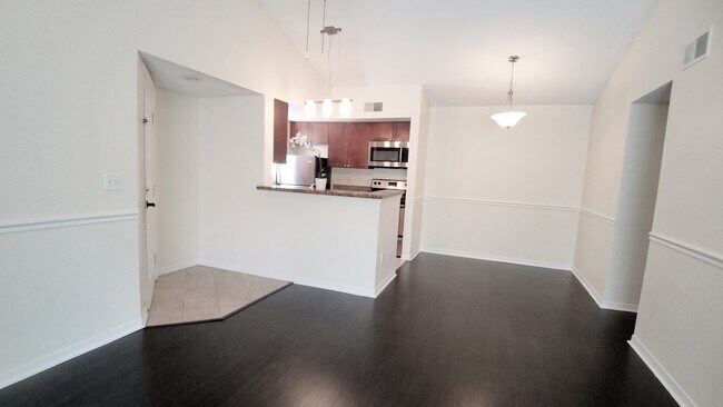 Building Photo - Beautiful Remodeled 2/1 Condo x Rent @ Villa Medici close to Theme Parks!