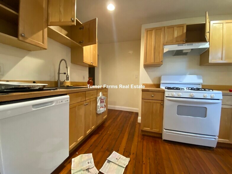 Primary Photo - 65 Pleasant St