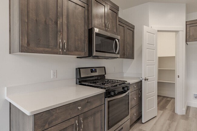 Building Photo - Beautiful Property in the Sage Canyon Neig...