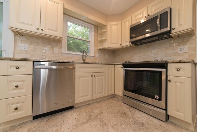 Building Photo - 440 Cricket Ln