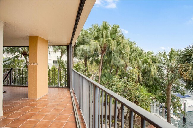 Building Photo - 1700 S Bayshore Ln