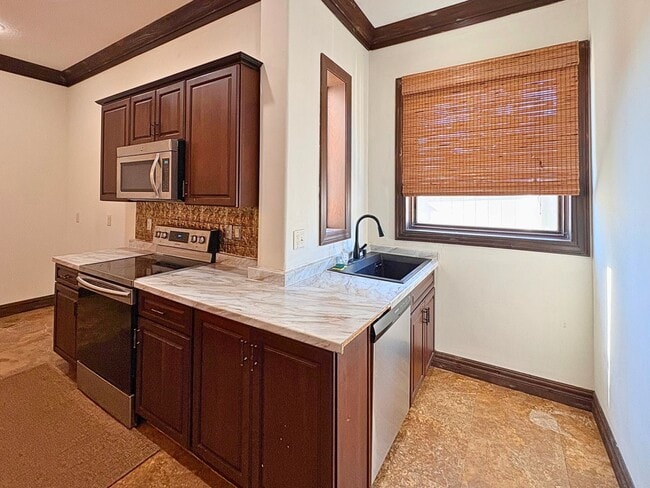 Building Photo - Mediterranean-Style Waterfront Home on Lake Tarpon- 3bed|2bath