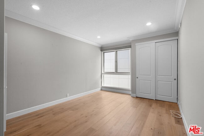 Building Photo - 4477 Wilshire Blvd