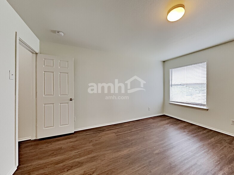 Building Photo - 7322 Blazar Way