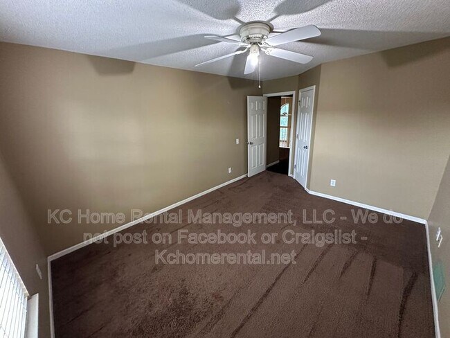 Building Photo - 9305 N Charlotte Ct