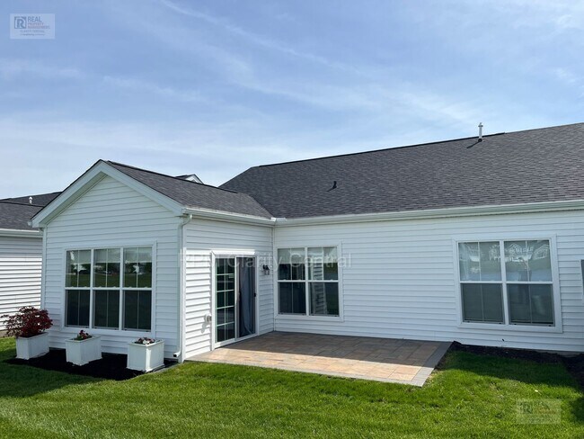 Building Photo - Beautiful 3BR Home with Pond Views, Modern Finishes & Low-Maintenance Living