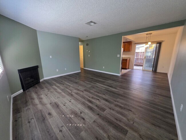 Building Photo - Gareth Ln - Triplex