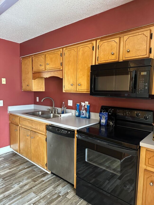 Building Photo - For Rent