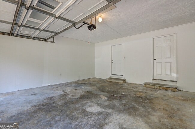 Building Photo - 215 Hubbard St
