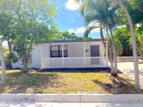 Building Photo - 3630 SW 46th Ave