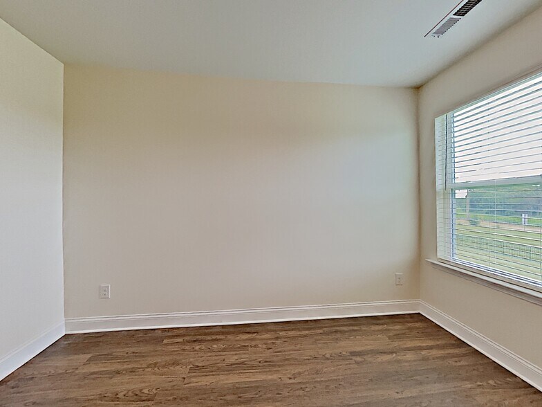 Building Photo - 107 Samara Ln