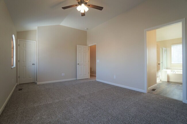 Building Photo - 2995 Frazier Ln