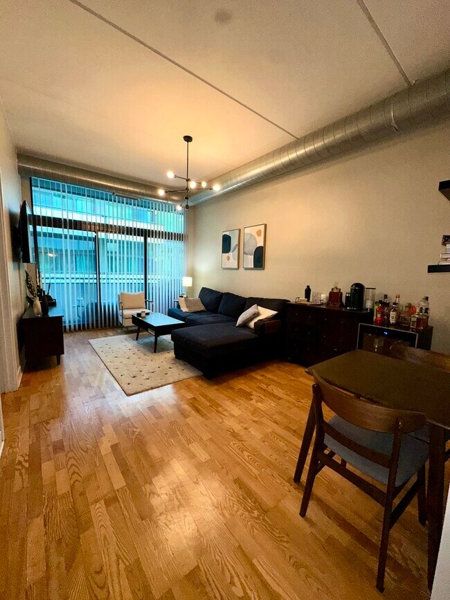 Building Photo - 660 W Wayman St