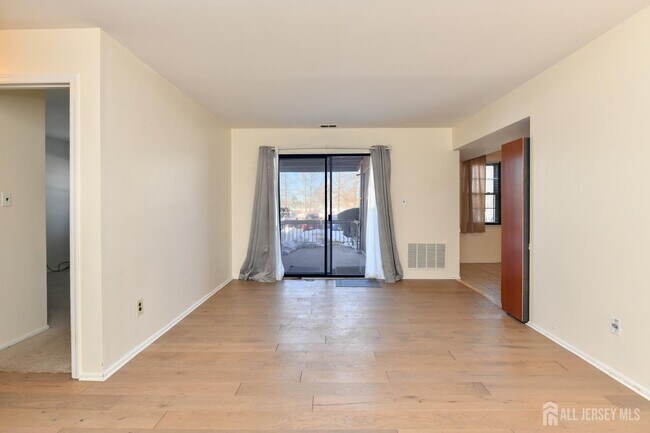 Building Photo - 290 Alpine Way