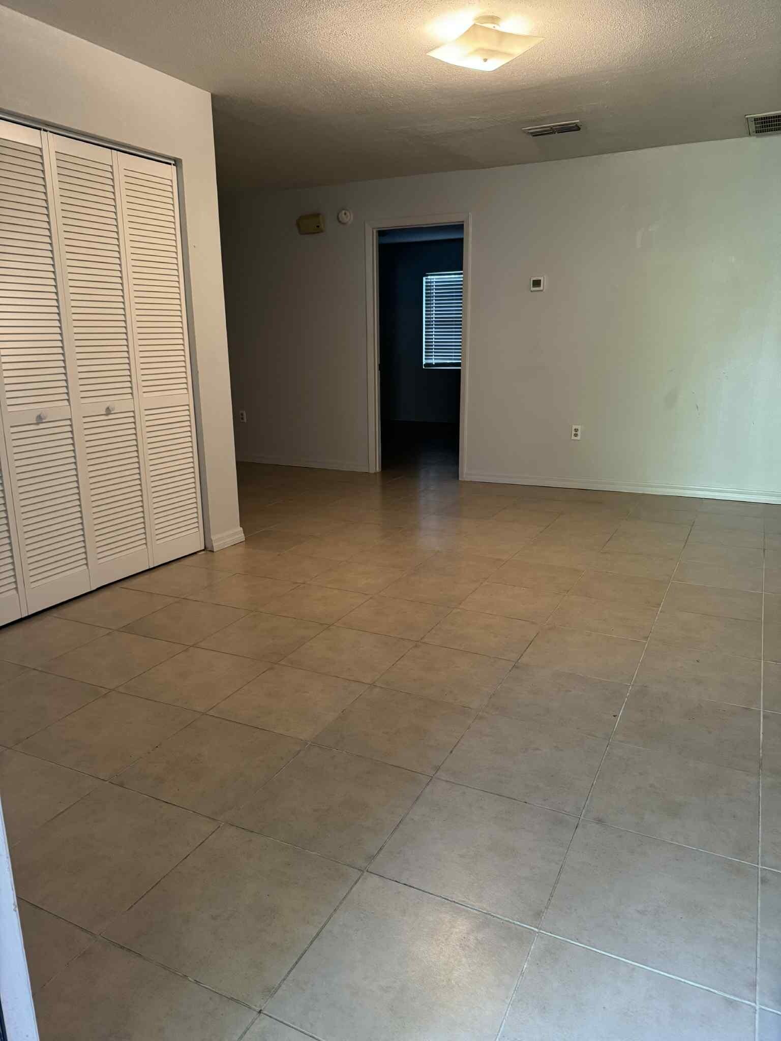 Building Photo - 155 Denice Dr
