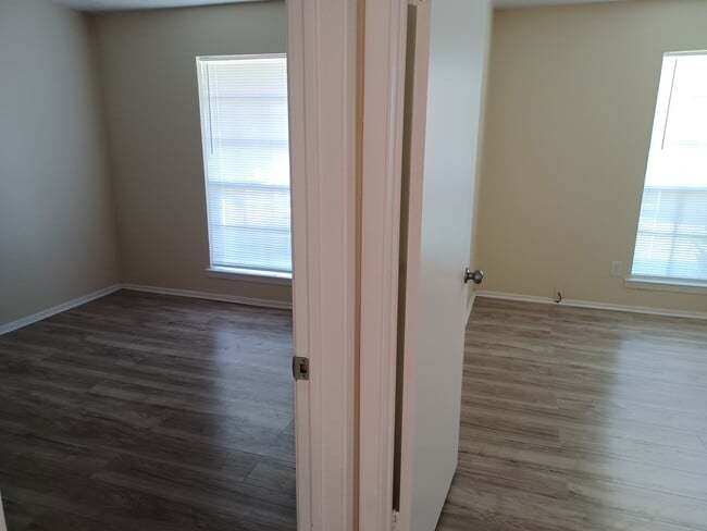Building Photo - 9903 Kent Towne Ln