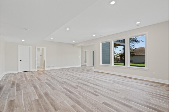 Building Photo - 5201 Buttercup Dr