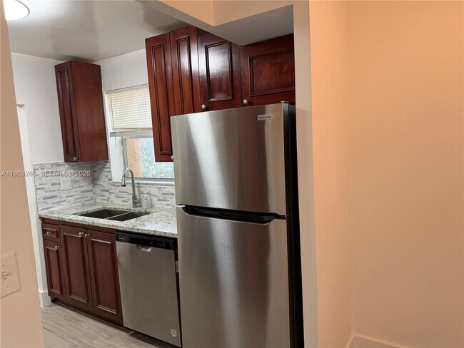 Building Photo - 2700 Coral Springs Dr