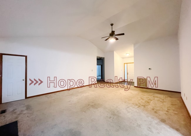 Building Photo - 5711 Meadowood Ln