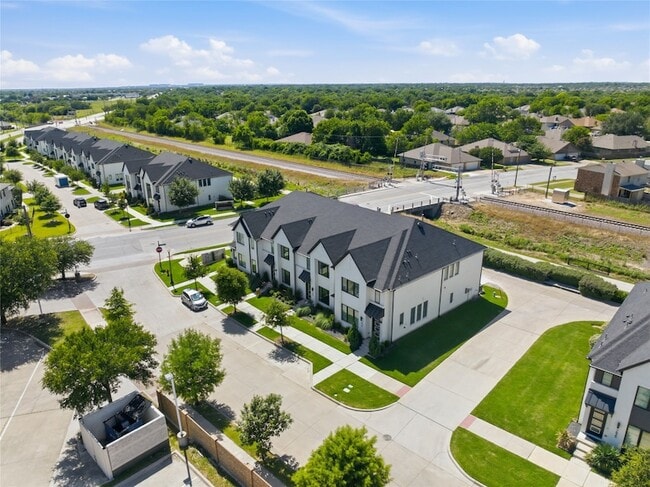 Building Photo - 7613 Reis Ln