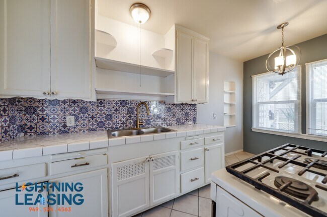 Building Photo - 6417 S Van Ness Ave
