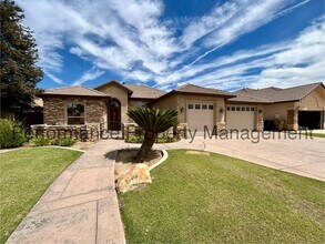 Building Photo - Stunning 4 Bed/ 2 Bath NW Bakersfield Home...