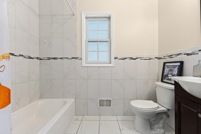 Building Photo - 23 Reynolds Ave