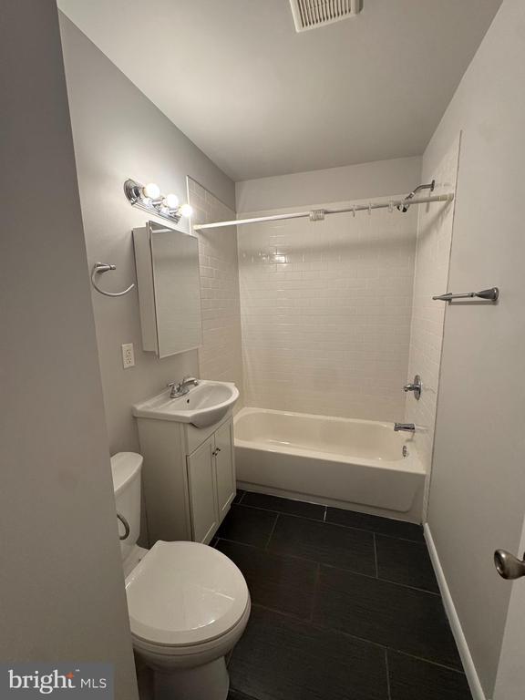 Building Photo - 525 N 32nd St