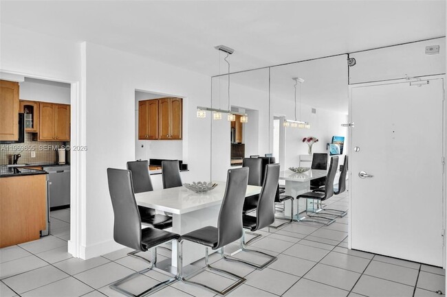 Building Photo - 5161 Collins Ave