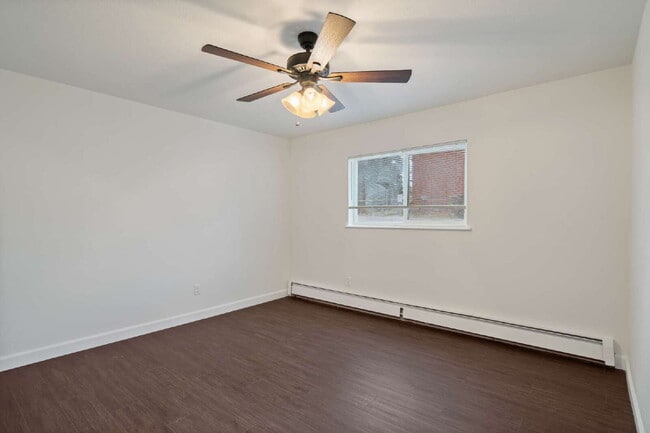 Building Photo - Renovated one bedroom ready in early August!