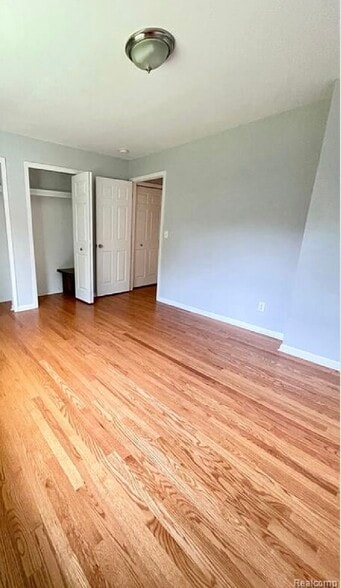 Building Photo - 525 Fairbrook St