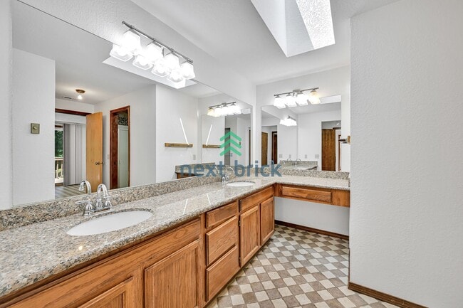 Building Photo - 4 BED & 2.5 BATH SINGLE FAMILY HOUSE FOR RENT