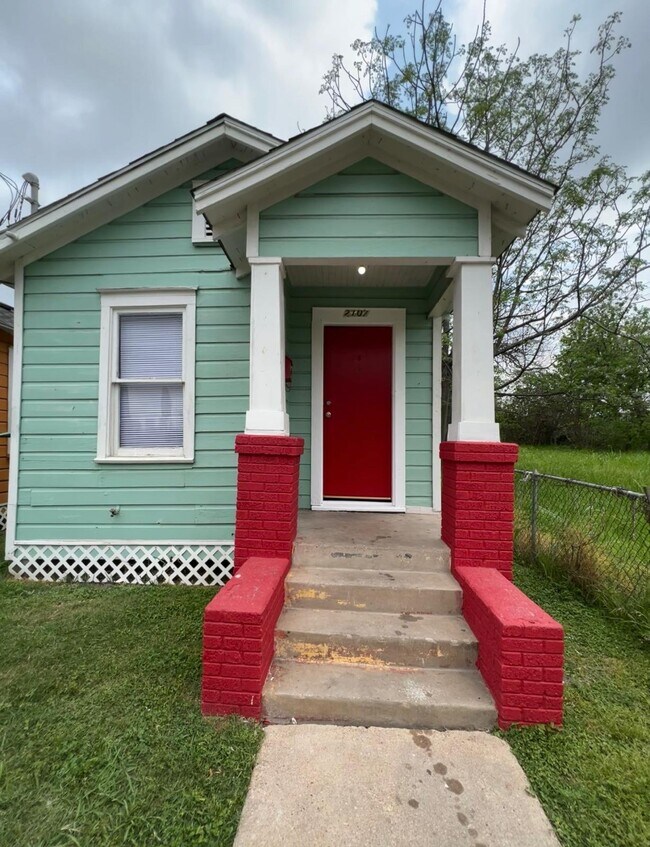 Building Photo - 2208 Semmes St