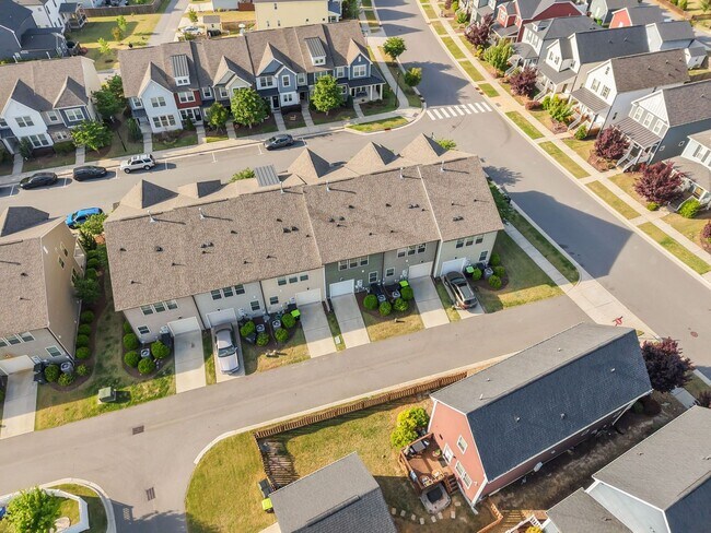 Building Photo - 1709 Shady Oaks Dr