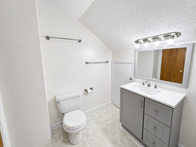 Building Photo - 1320 N Main St