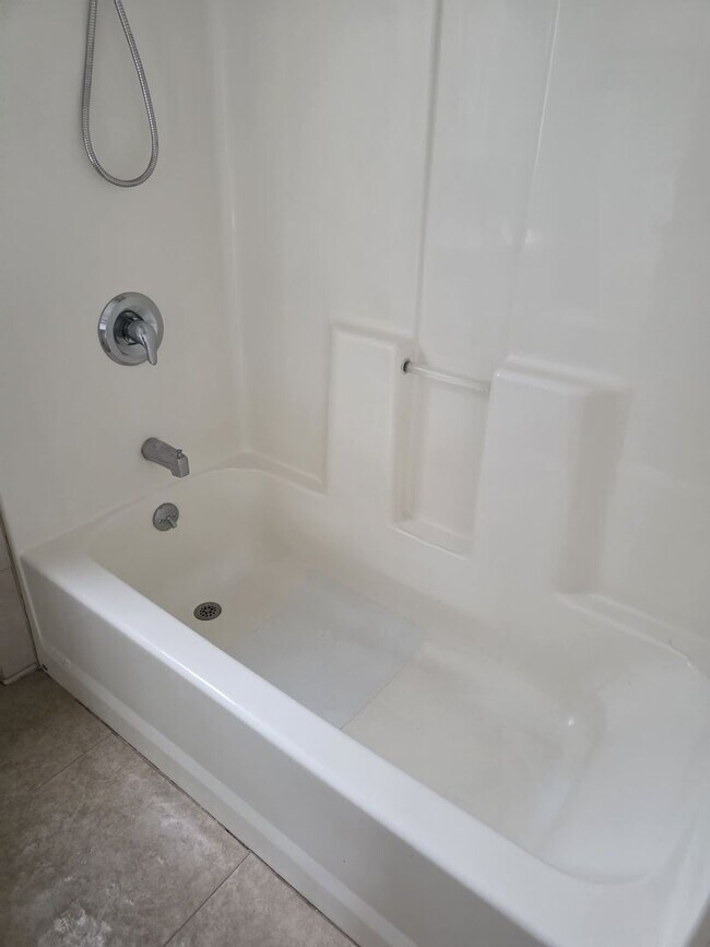 Building Photo - 2072