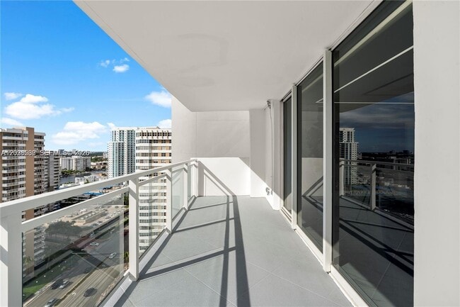 Building Photo - 2030 S Ocean Dr