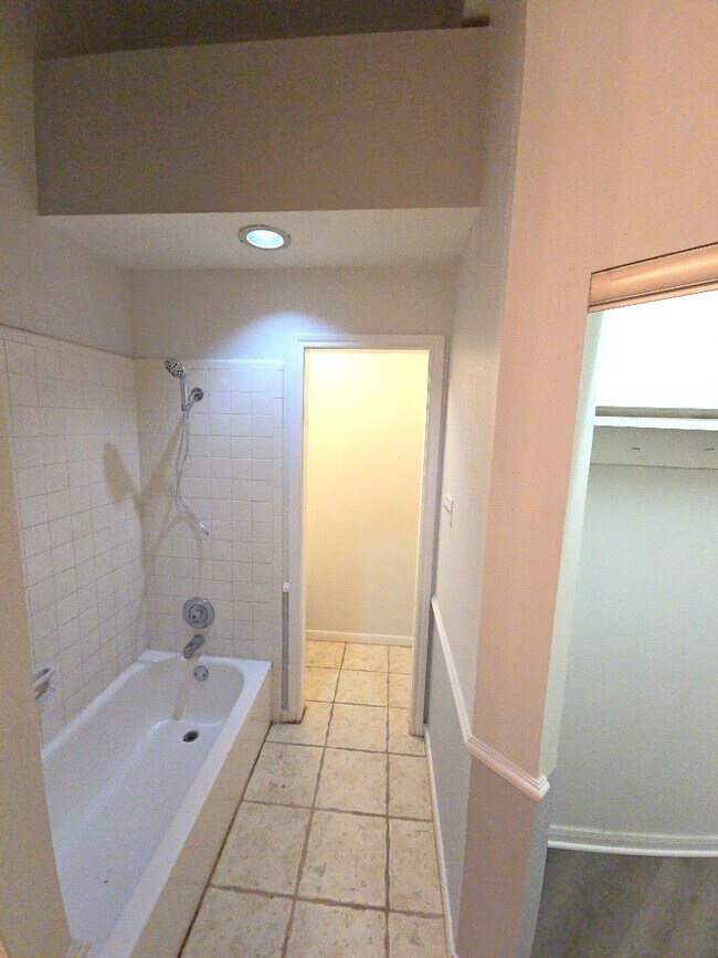 Building Photo - 8718 Roaring Point Dr