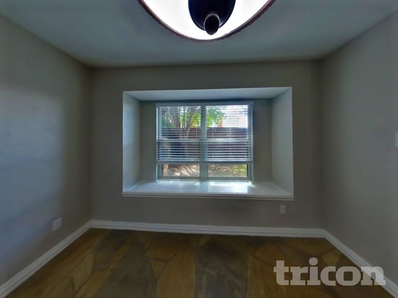 Building Photo - 220 Flatwood Dr