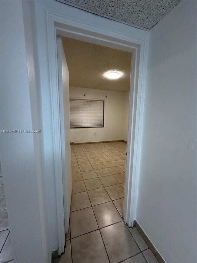 Building Photo - 3401 SW 9th Terrace