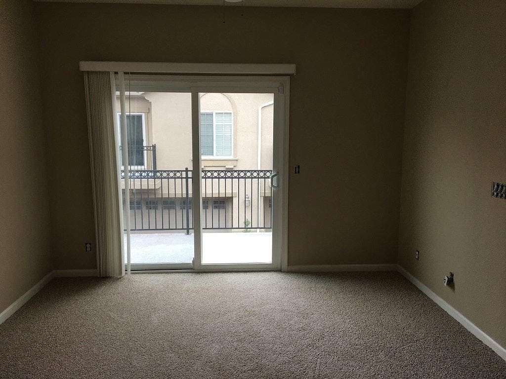 Building Photo - 3301 N Park Dr