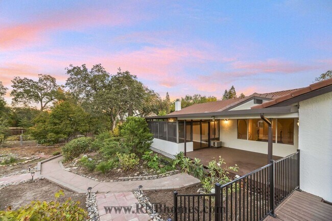 Building Photo - 4305 Whispering Oak Cir