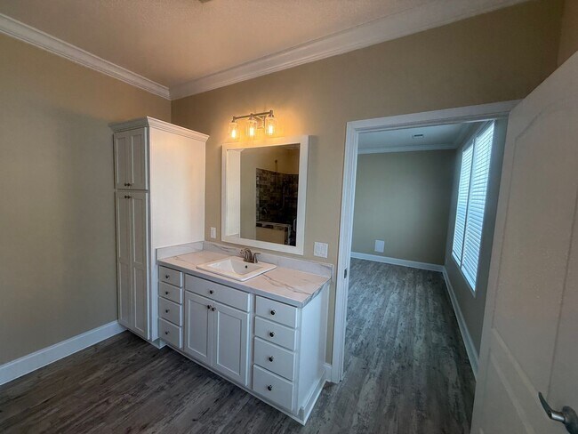 Building Photo - 631 Imogene Dr