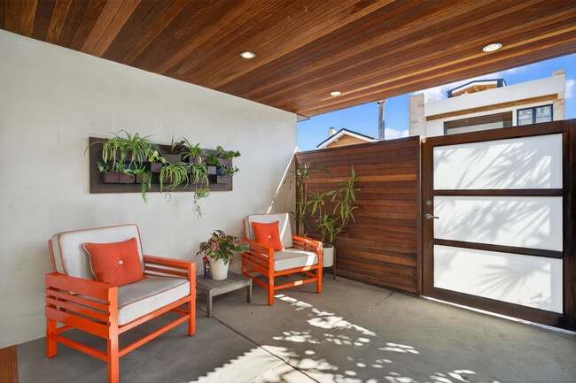 Building Photo - 219 Colton St