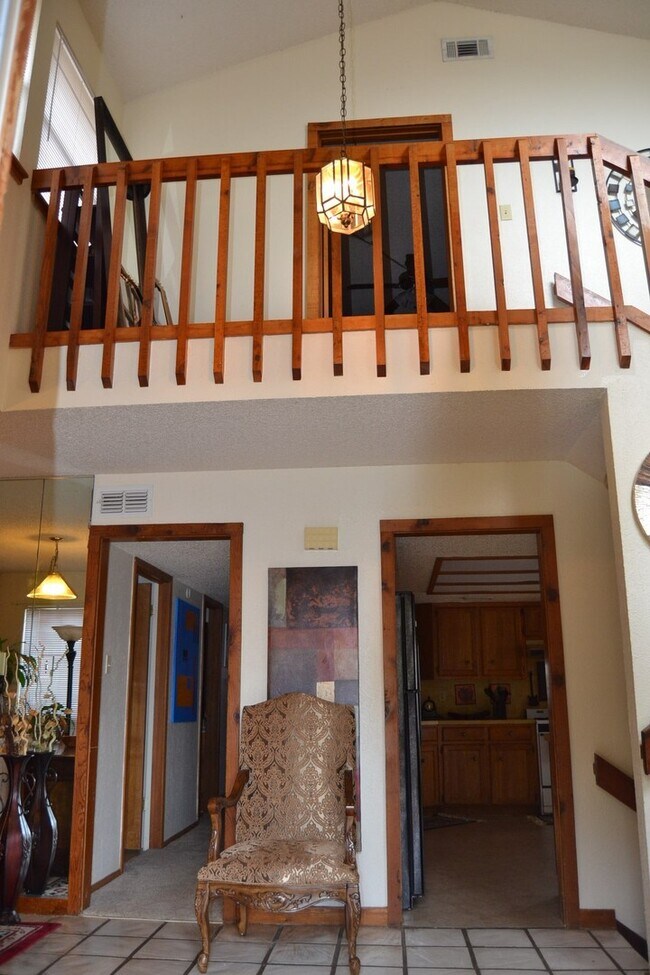 Building Photo - Large 3/2 in Great Hills w/ Treetop Views