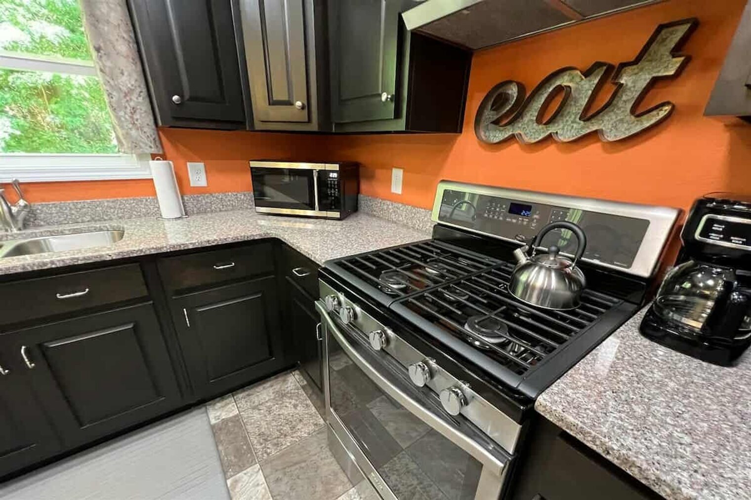 Building Photo - 121 Sawmill Springs Rd