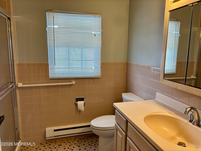 Building Photo - 802B Balmoral Ct